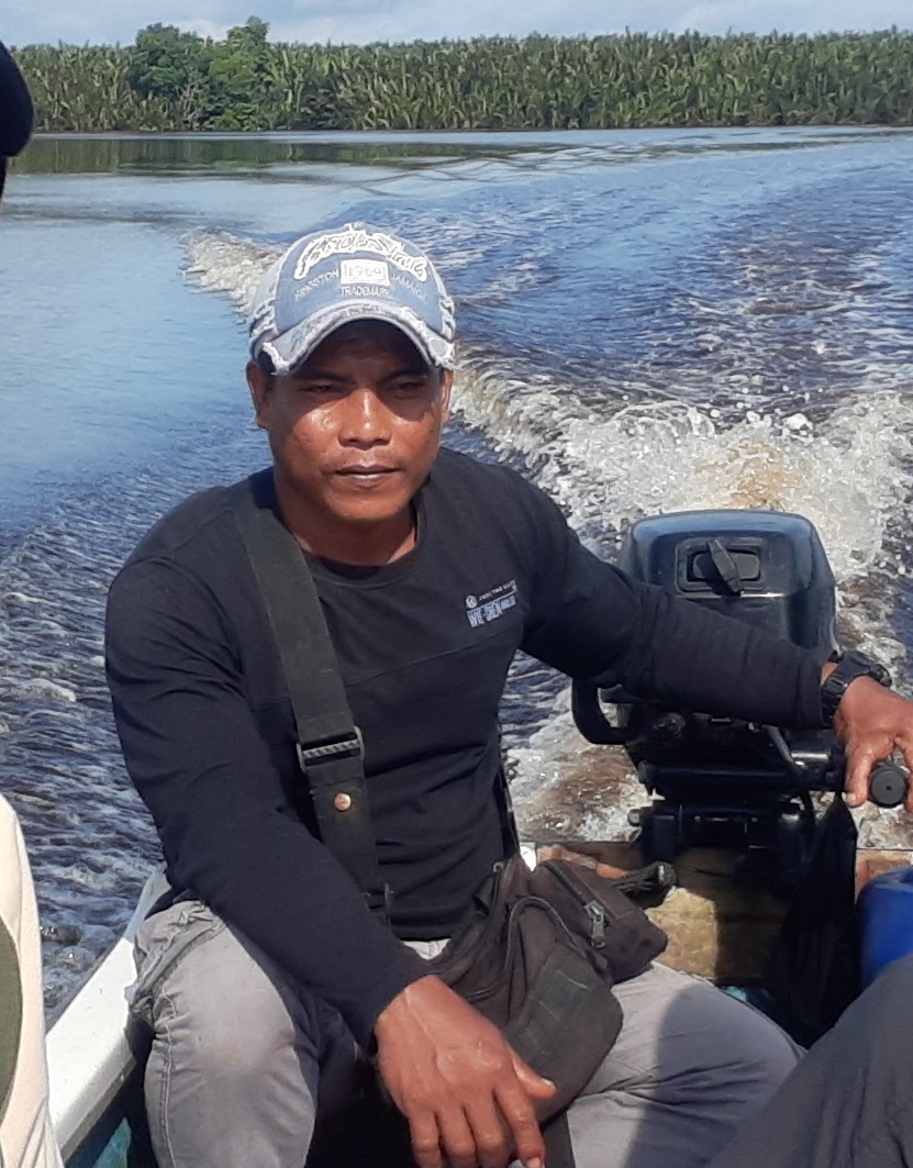 2-Suheri-speedboat-menuju-hutan-mangrove